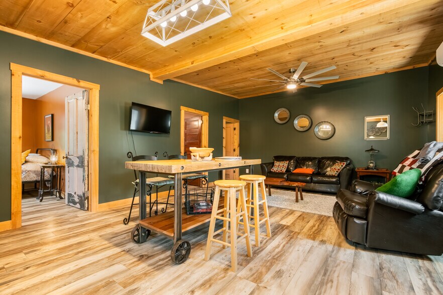 More Photos Of 541 Spruce St, Thomas Flex For Sale