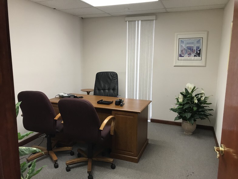 More Photos Of 2739 Hollywood Blvd, Hollywood Office Residential For Lease