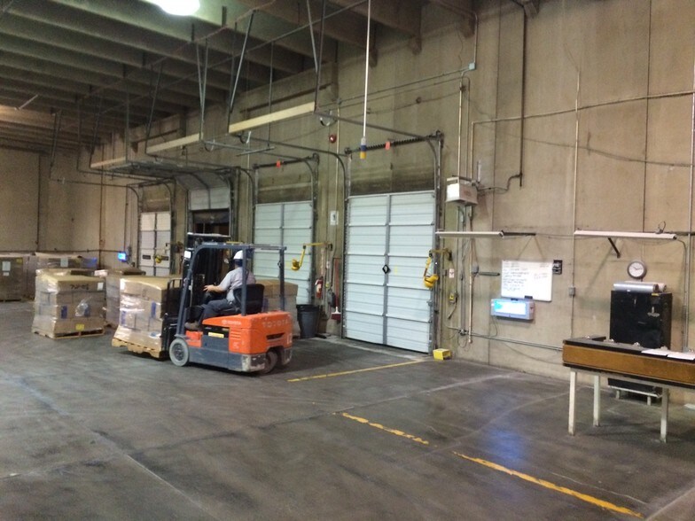 More Photos Of 816 E Funston St, Wichita Warehouse For Lease