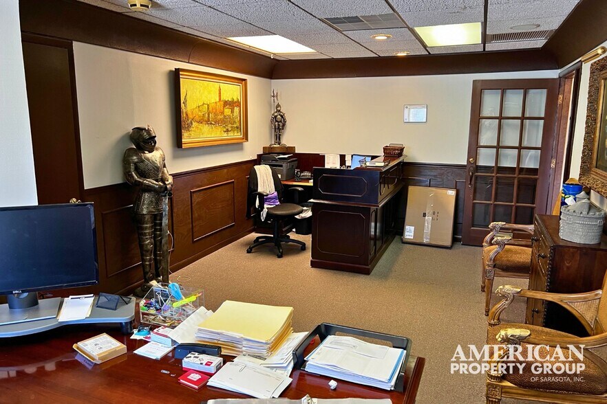 More Photos Of 2011 Bispham Rd, Sarasota Office For Lease