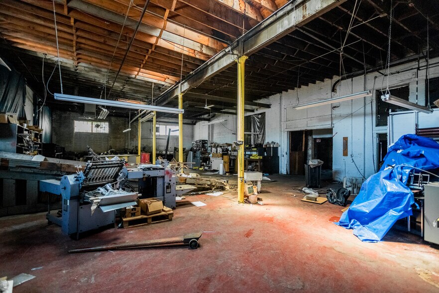 More Photos Of 1059 W Grand Blvd, Detroit Warehouse For Sale