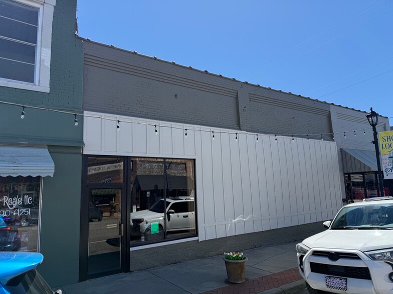 Primary Photo Of 419 4th St NW, Attalla General Retail For Sale