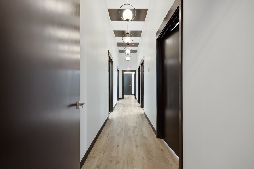 More Photos Of 9425 Sandifur Pky, Pasco Office For Sale