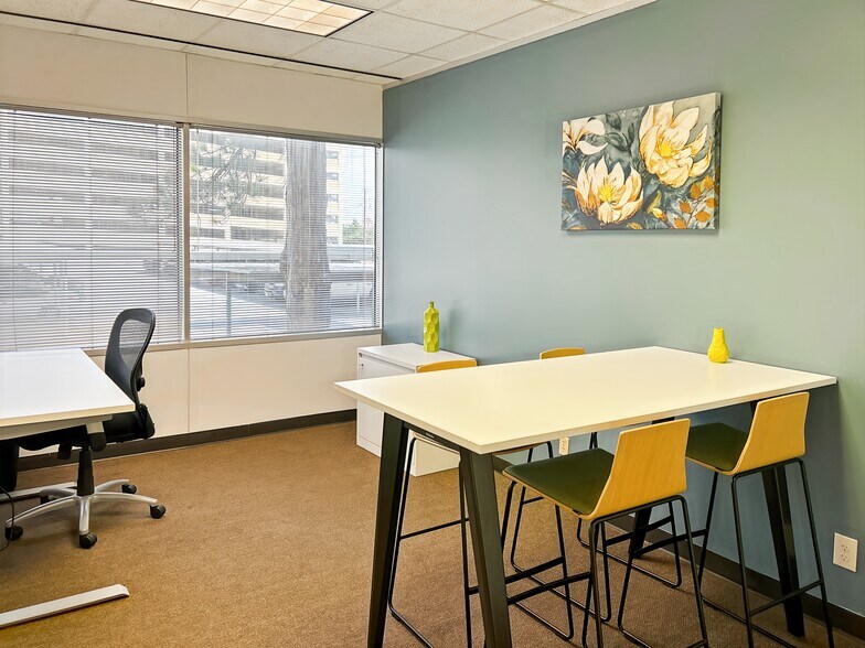 More Photos Of 1400 Broadfield Blvd, Houston Coworking Space