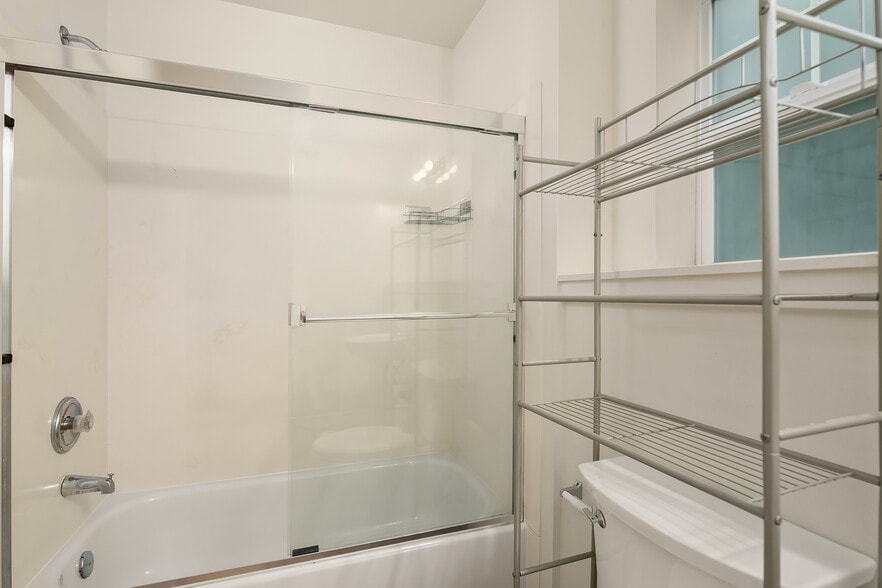 More Photos Of 4218 Pasadena Pl NE, Seattle Apartments For Sale