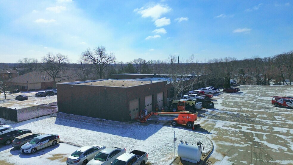 More Photos Of 2202 Wolf Way, West Des Moines Warehouse For Lease