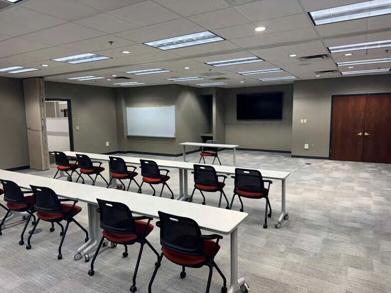 More Photos Of 2110 Fiserv Drive Southwest, Cedar Rapids Office For Sale