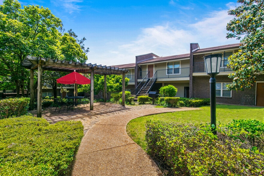 More Photos Of 770 Lakeland Dr, Jackson Apartments For Sale