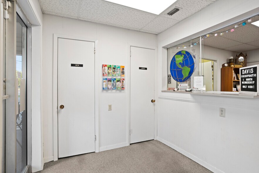 More Photos Of 130 N Main St, Petal Medical For Sale