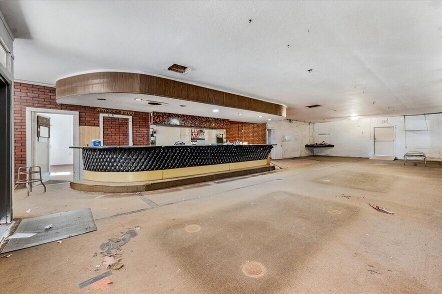 More Photos Of 624 Park Blvd, Orange Cove General Retail For Sale