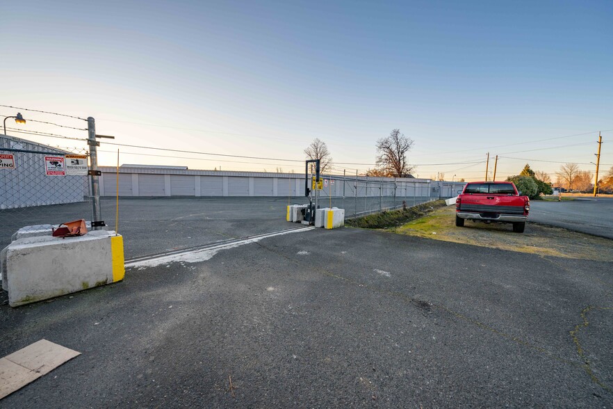 More Photos Of 100 Pardee Ln, Grants Pass Self Storage For Sale