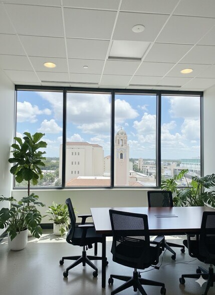 More Photos Of 1990 Main St, Sarasota Loft Creative Space For Lease