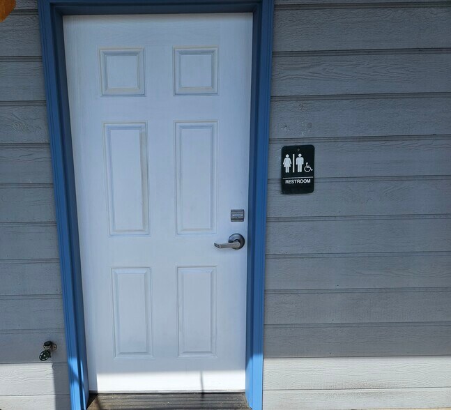 More Photos Of 1060 Dillon Way, Central Point Self Storage For Sale