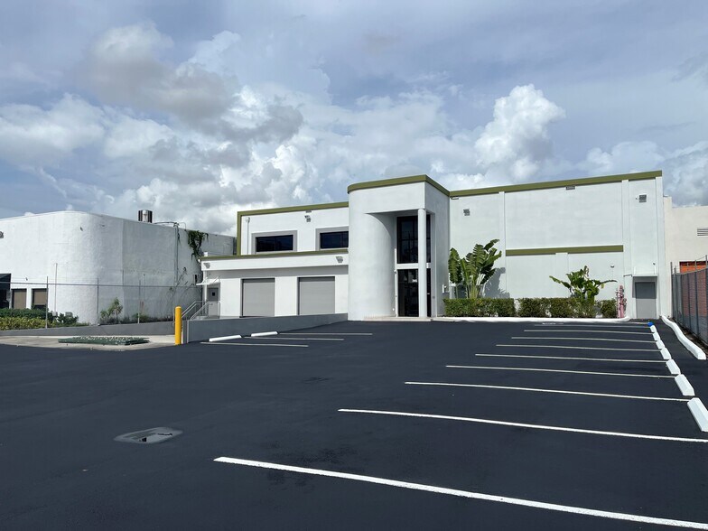 More Photos Of 7045 NW 46th St, Miami Warehouse For Lease