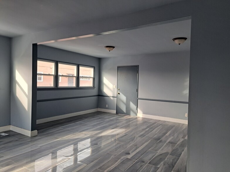 More Photos Of 5830-5838 Overhill Dr, Los Angeles Medical For Lease