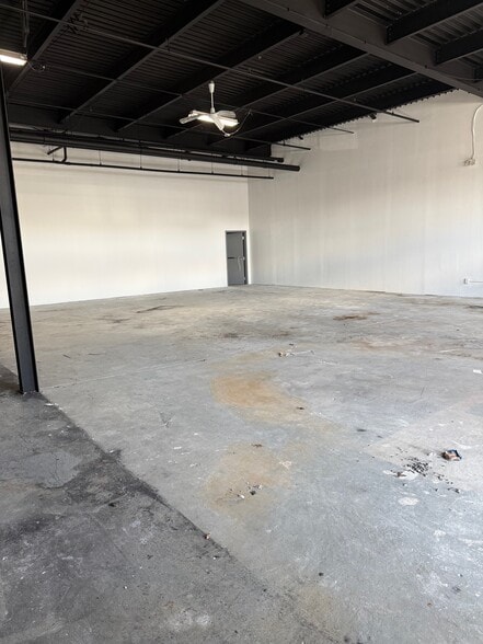 More Photos Of 635 New Park Ave, West Hartford Warehouse For Lease