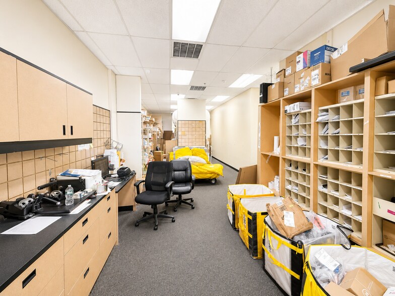More Photos Of 220 E Park Ave, Long Beach General Retail For Lease