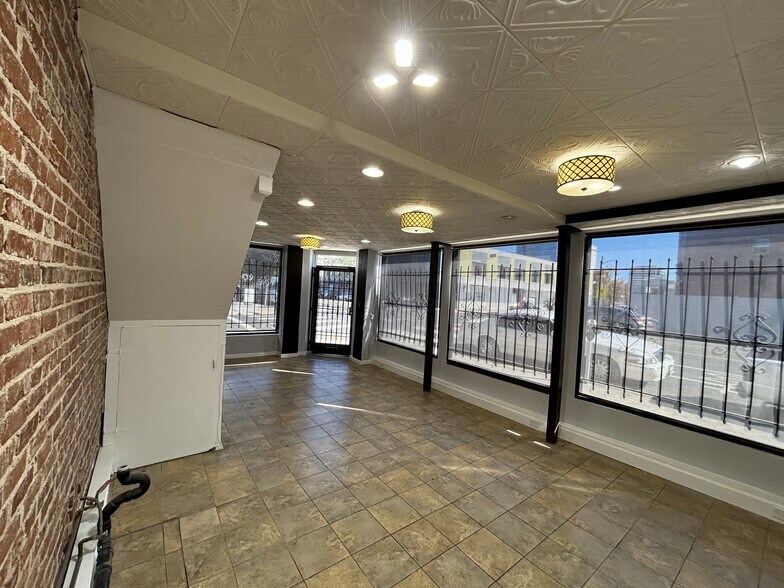 More Photos Of 1719-1733 Jefferson St, Oakland Storefront For Sale