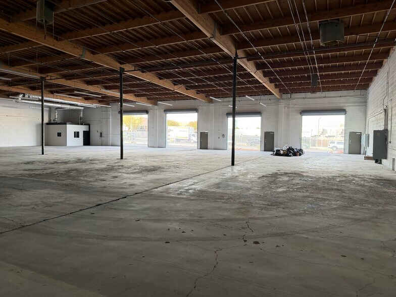 More Photos Of 5325 S Valley View Blvd, Las Vegas Warehouse For Lease