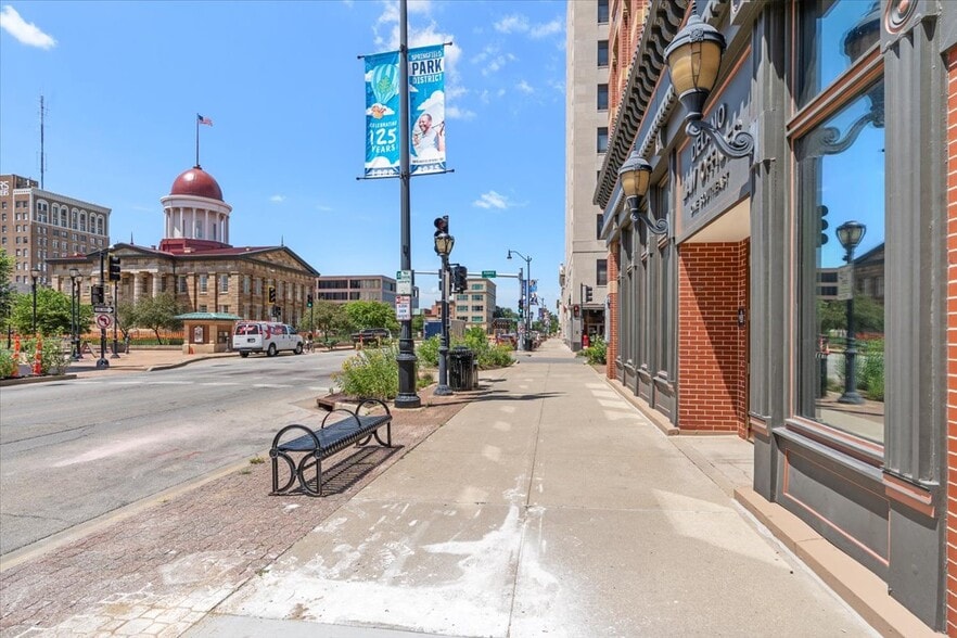 More Photos Of 200 S 6th St, Springfield Office For Lease