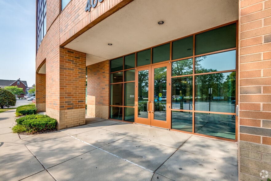 More Photos Of 4655 N Port Washington Rd, Glendale Medical For Lease