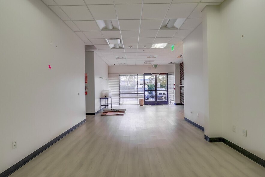 More Photos Of 5947-5951 Variel Ave, Woodland Hills Office For Sale