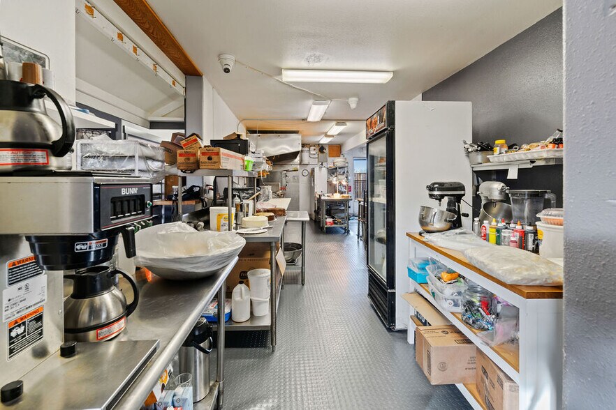 More Photos Of 6425 Pacific Ave, Cloverdale General Retail For Sale