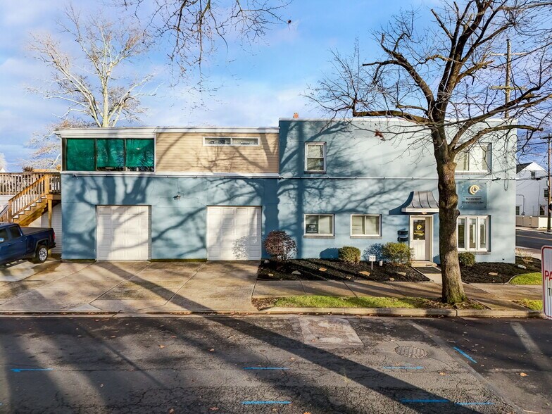 More Photos Of 329 Otter St, Bristol Flex For Lease