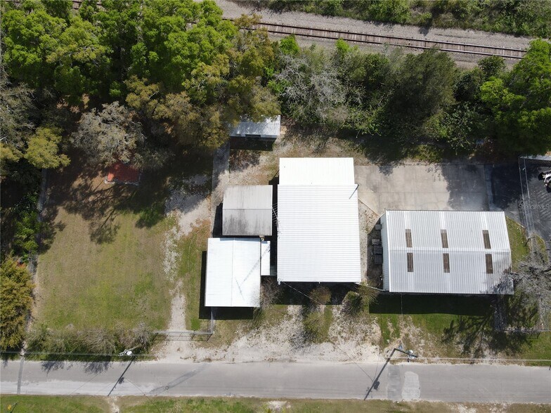 More Photos Of 419 SE 6th St, Williston Warehouse For Lease