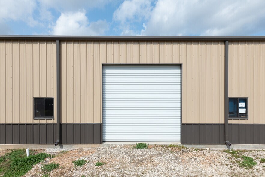 More Photos Of 942 Paulette Ln, San Leon Distribution For Sale