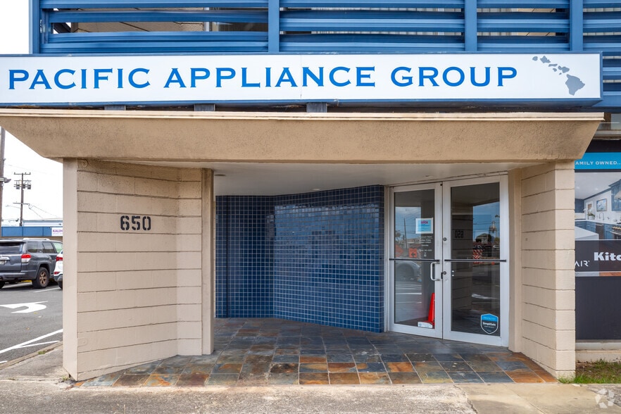 More Photos Of 650 Kohou St, Honolulu Storefront Retail Office For Lease