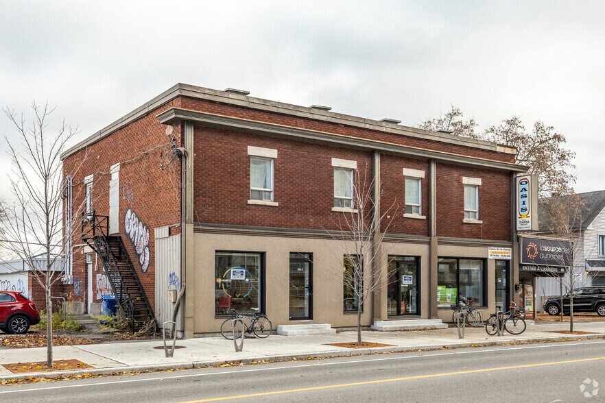More Photos Of 200 Boul Saint-Joseph, Gatineau Storefront Retail Office For Lease
