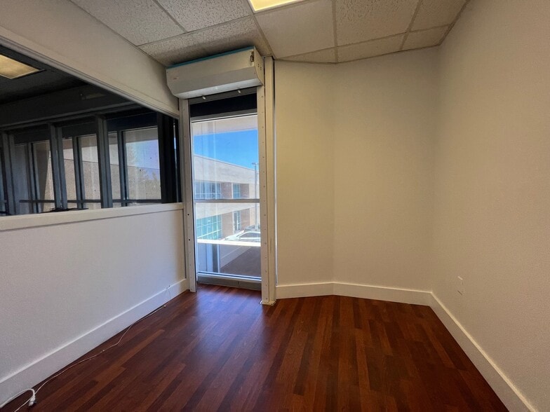 More Photos Of 20101-20161 NE 16th Pl, Miami Loft Creative Space For Sale