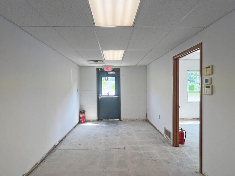 More Photos Of 4300 W Ridge Rd, Erie Manufacturing For Lease