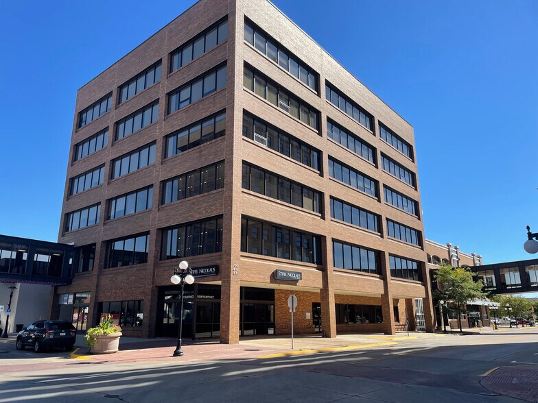 Primary Photo Of 700 4th St, Sioux City Office For Sale