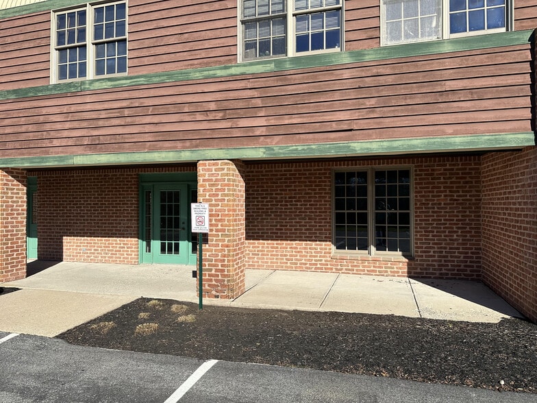 More Photos Of 2970 Corporate Ct, Orefield Medical For Lease