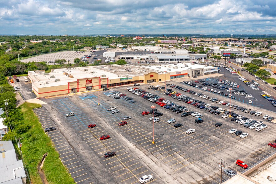 More Photos Of 5776 Stemmons Dr, San Antonio Supermarket For Lease