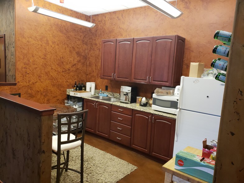 More Photos Of 7525 S Union Park Ave, Sandy Bank For Sale