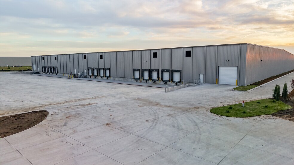 More Photos Of 5447 Sunflower Ct, Bel Aire Warehouse For Lease