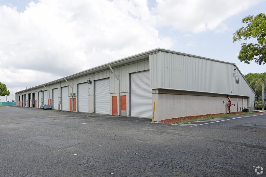 More Photos Of 5734 Corporation Cir, Fort Myers Service For Lease