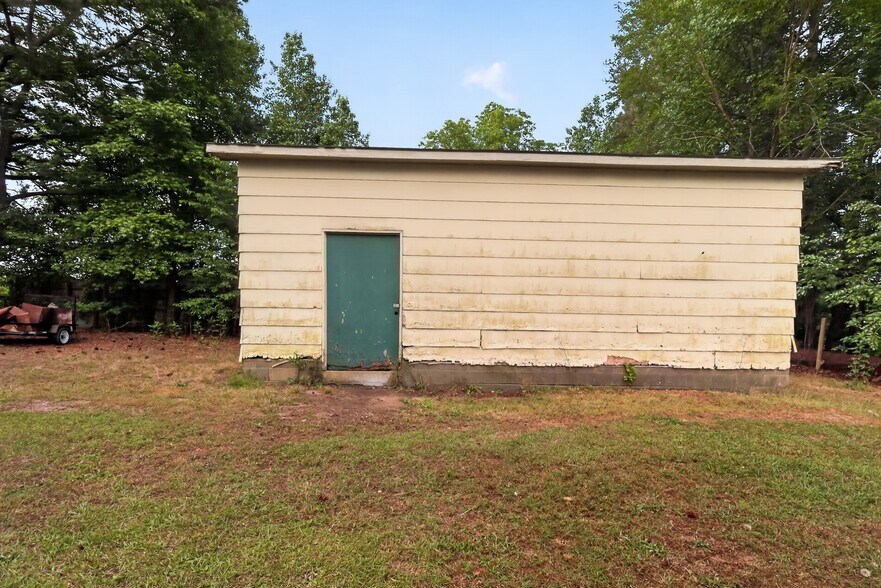 More Photos Of 6828 Old Stage Rd N, Angier Flex For Sale