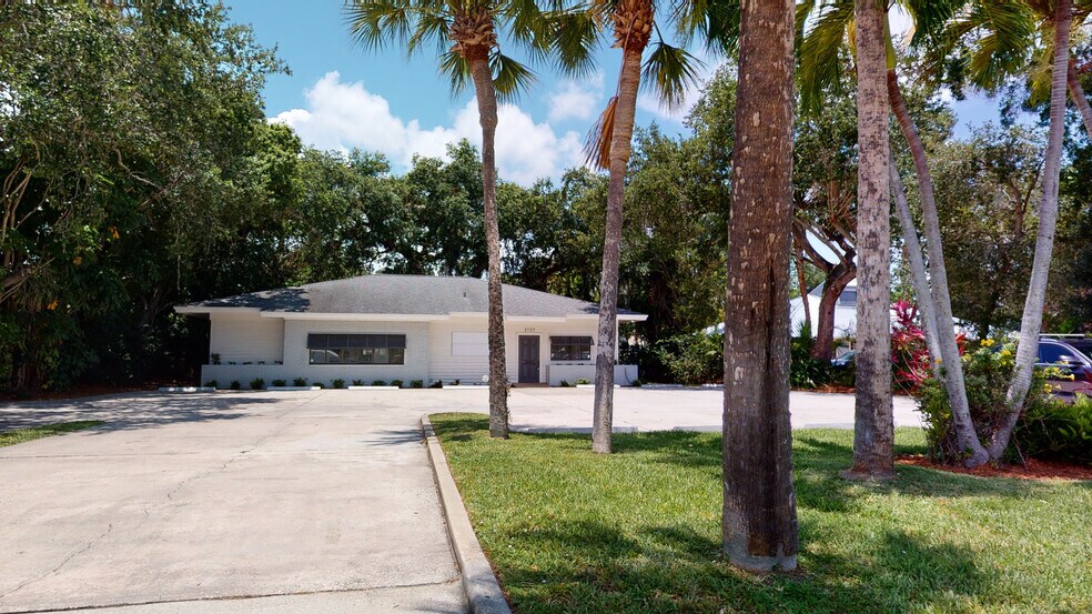 More Photos Of 2127 10th Ave, Vero Beach Office Residential For Sale