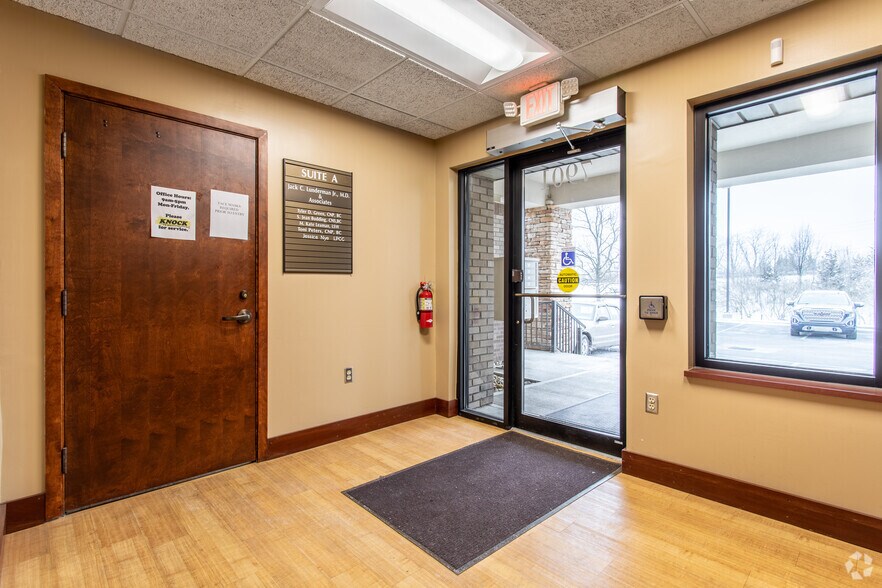 More Photos Of 7901-7909 Schatz Pointe Dr, Centerville Medical For Lease