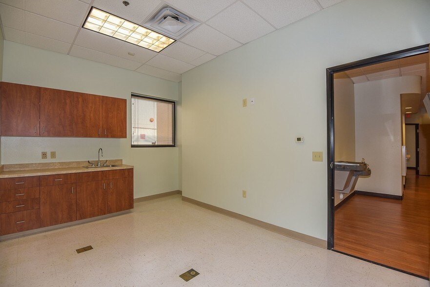 More Photos Of 8410 W Thomas Rd, Phoenix Medical For Sale