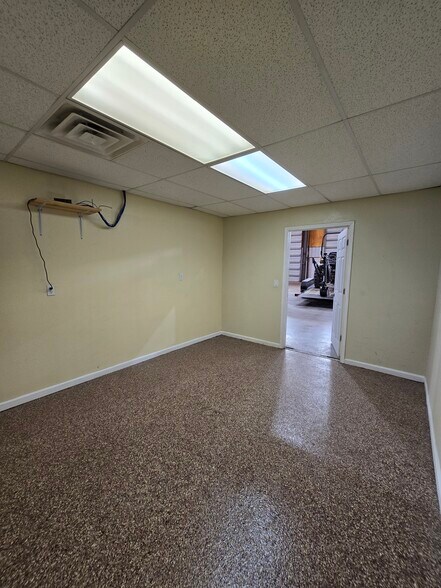 More Photos Of 3901 N Stowe Ave, Odessa Industrial For Lease