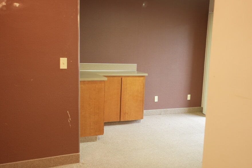 More Photos Of 12730 SE Stark St, Portland Loft Creative Space For Sale