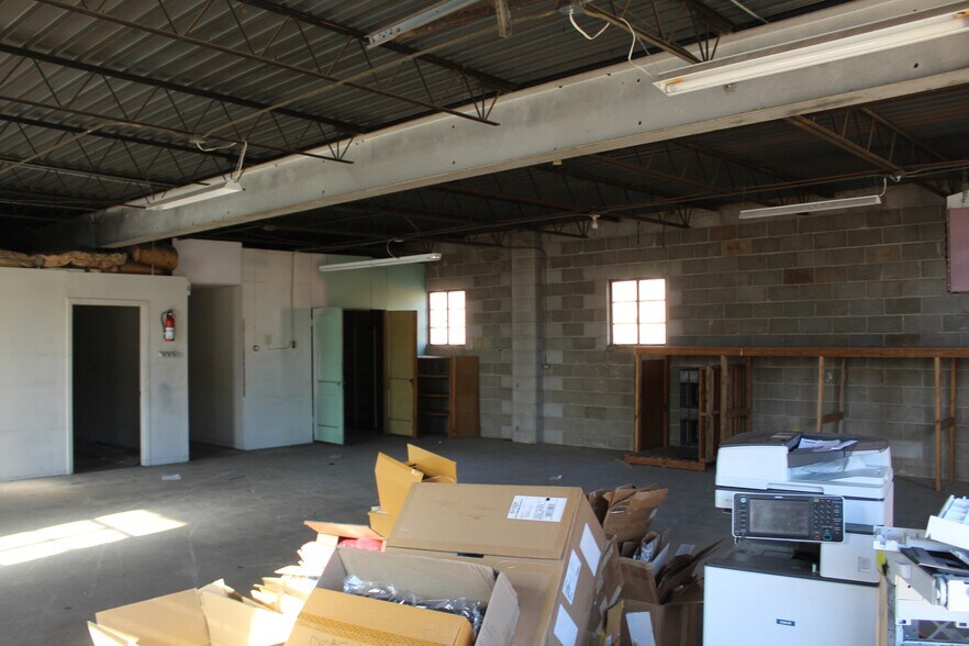 More Photos Of 814 9th St, Woodward Office For Sale