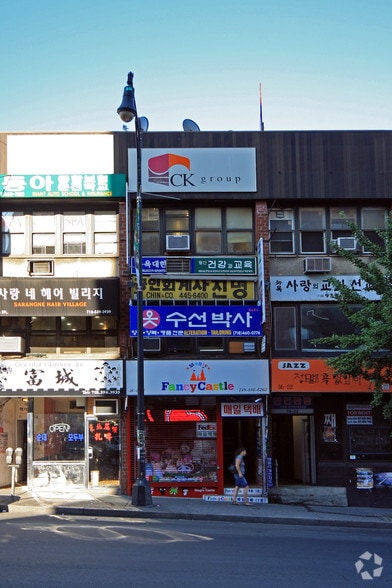 More Photos Of 36-22A Union St, Flushing Storefront Retail Office For Lease