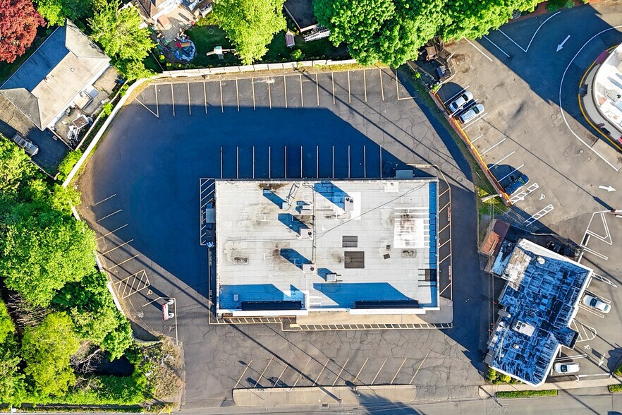 More Photos Of 561 Post Rd, Fairfield Freestanding For Lease