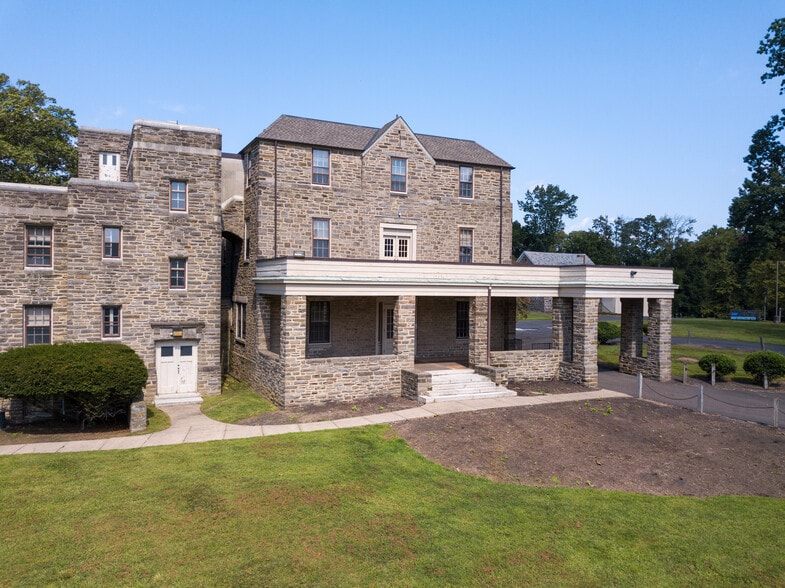 More Photos Of 100 W Laurel Ave, Cheltenham Township Office For Lease